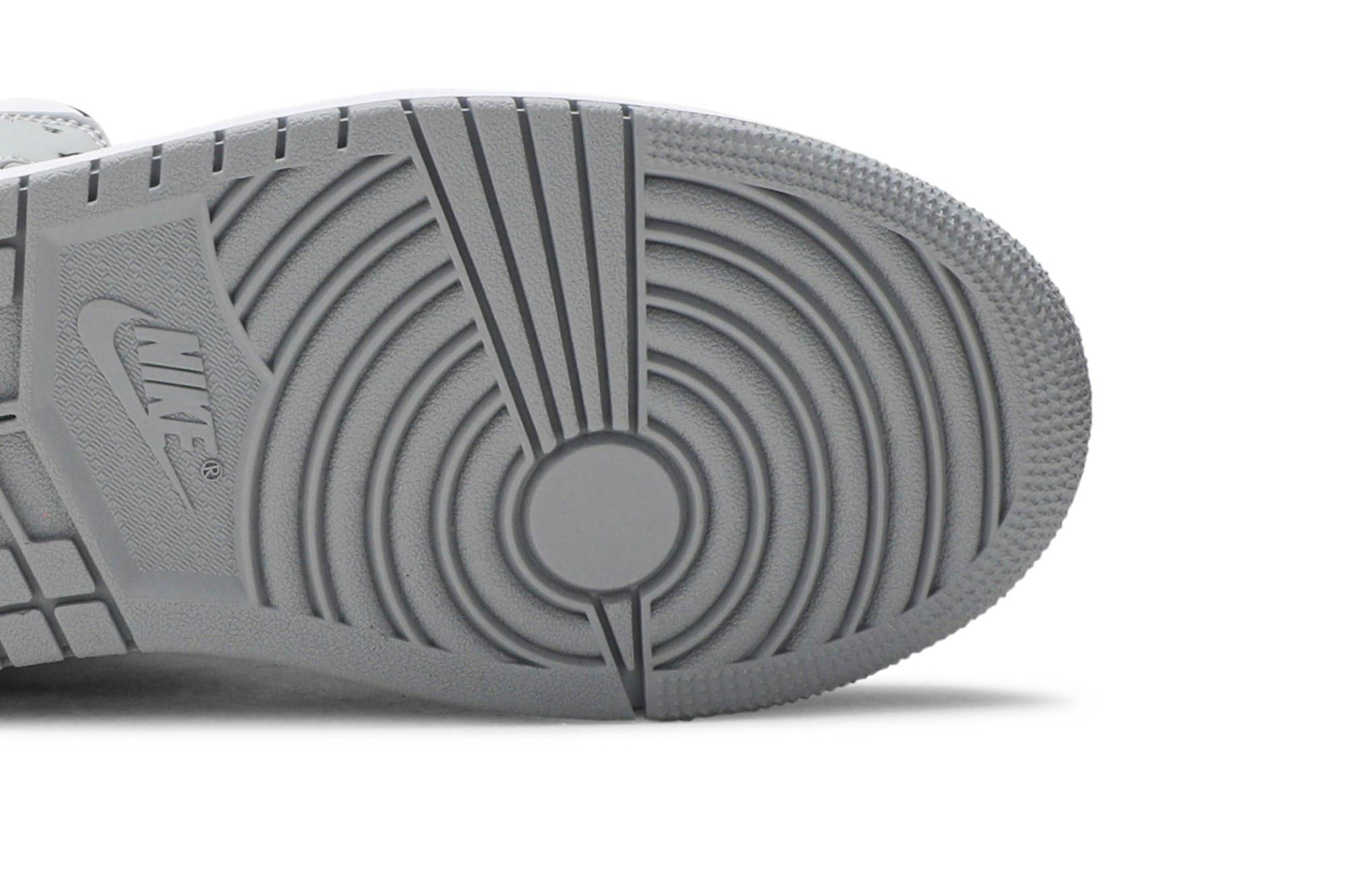 Air Jordan 1 Mid 'Light Smoke Grey' 554724-092