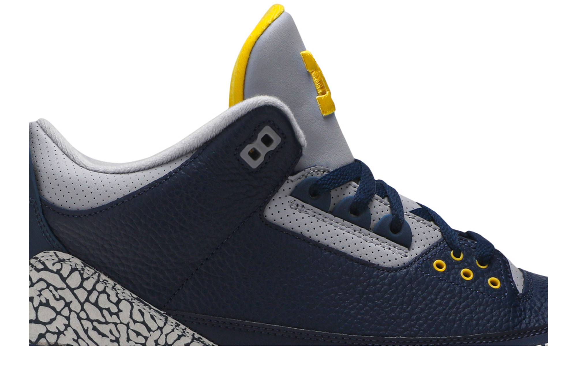 Air Jordan 3 Retro ‘Michigan Wolverines’ PE AJ3-820064