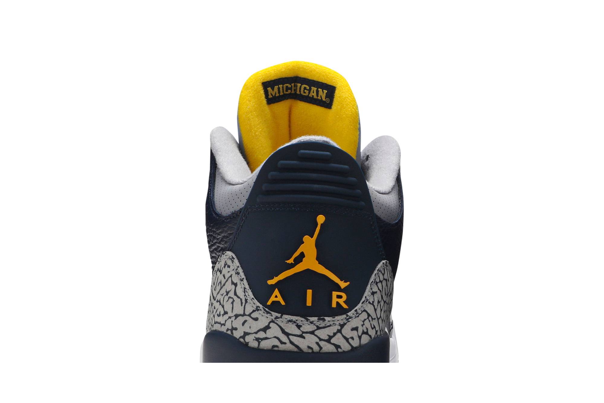 Air Jordan 3 Retro 'Michigan Wolverines' PE AJ3-820064