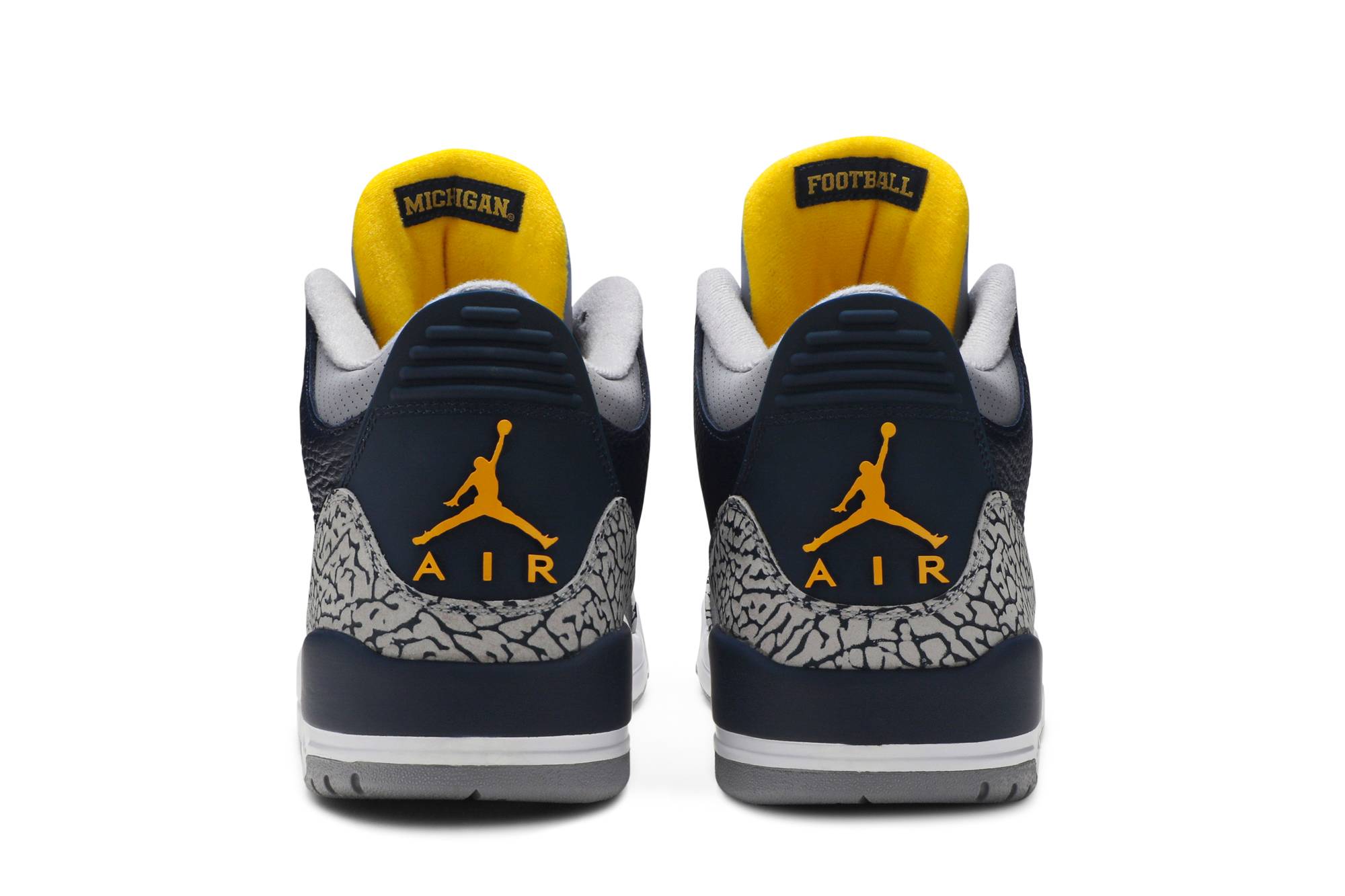 Air Jordan 3 Retro 'Michigan Wolverines' PE AJ3-820064