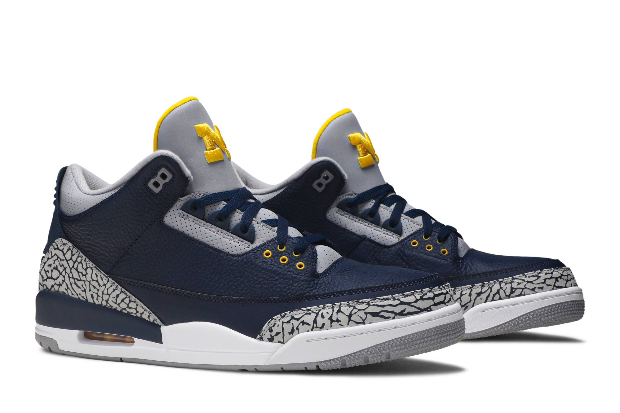Air Jordan 3 Retro 'Michigan Wolverines' PE AJ3-820064